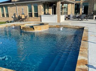 860 Reese Dr, Waxahachie, TX 75167