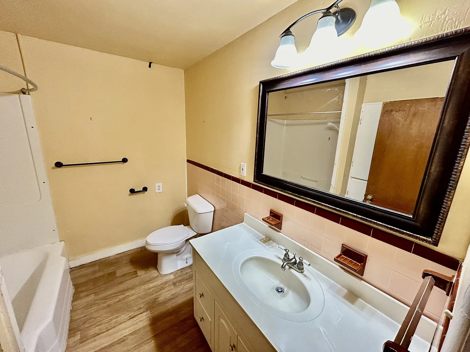 428 West 8th - K. Benes - 1 — Photo 3