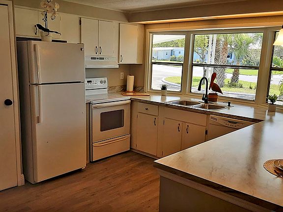 2nd image of 664 San Juan Bay #29