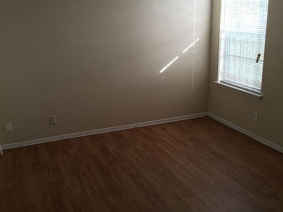 5th image of 404 E Park Ave APT 6