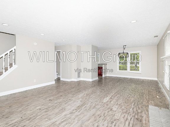 2nd image of 9224 Oak Knoll Ln
