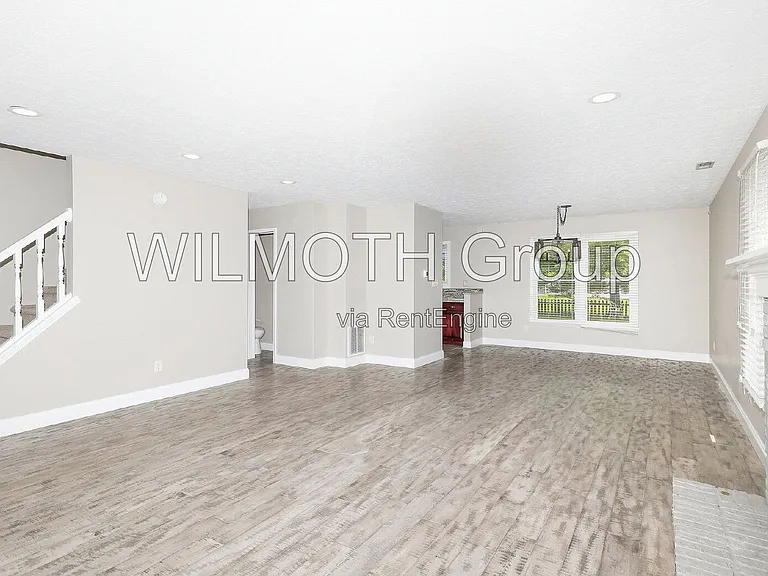 9224 Oak Knoll Ln — Photo 2