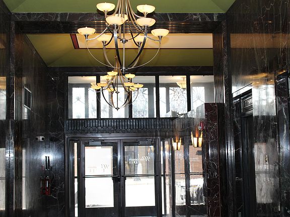 4th image of 606 W Wisconsin Ave Unit 602