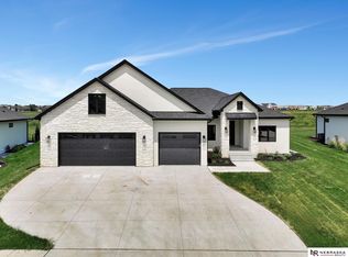 3600 Tree Line Dr, Lincoln, NE 68516