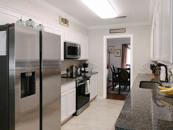 4th image of 402 Southwood Dr