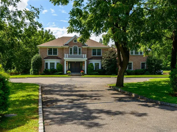 1 Arbor Field Court, Old Westbury, NY 11568