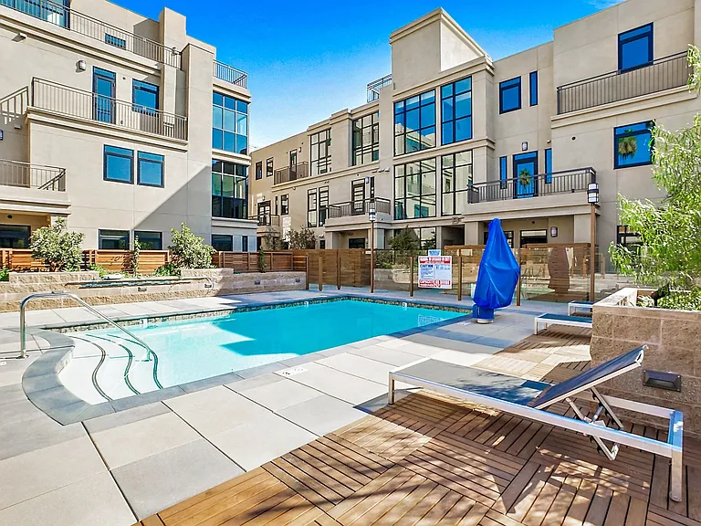 Residences at Village Walk — Photo 33