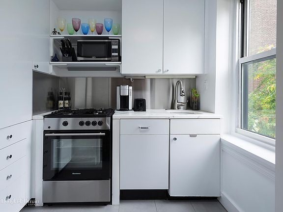 4th image of 400 E 52nd St APT 6I