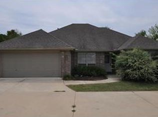 5585 E Antlers Ct, Fayetteville, AR 72701