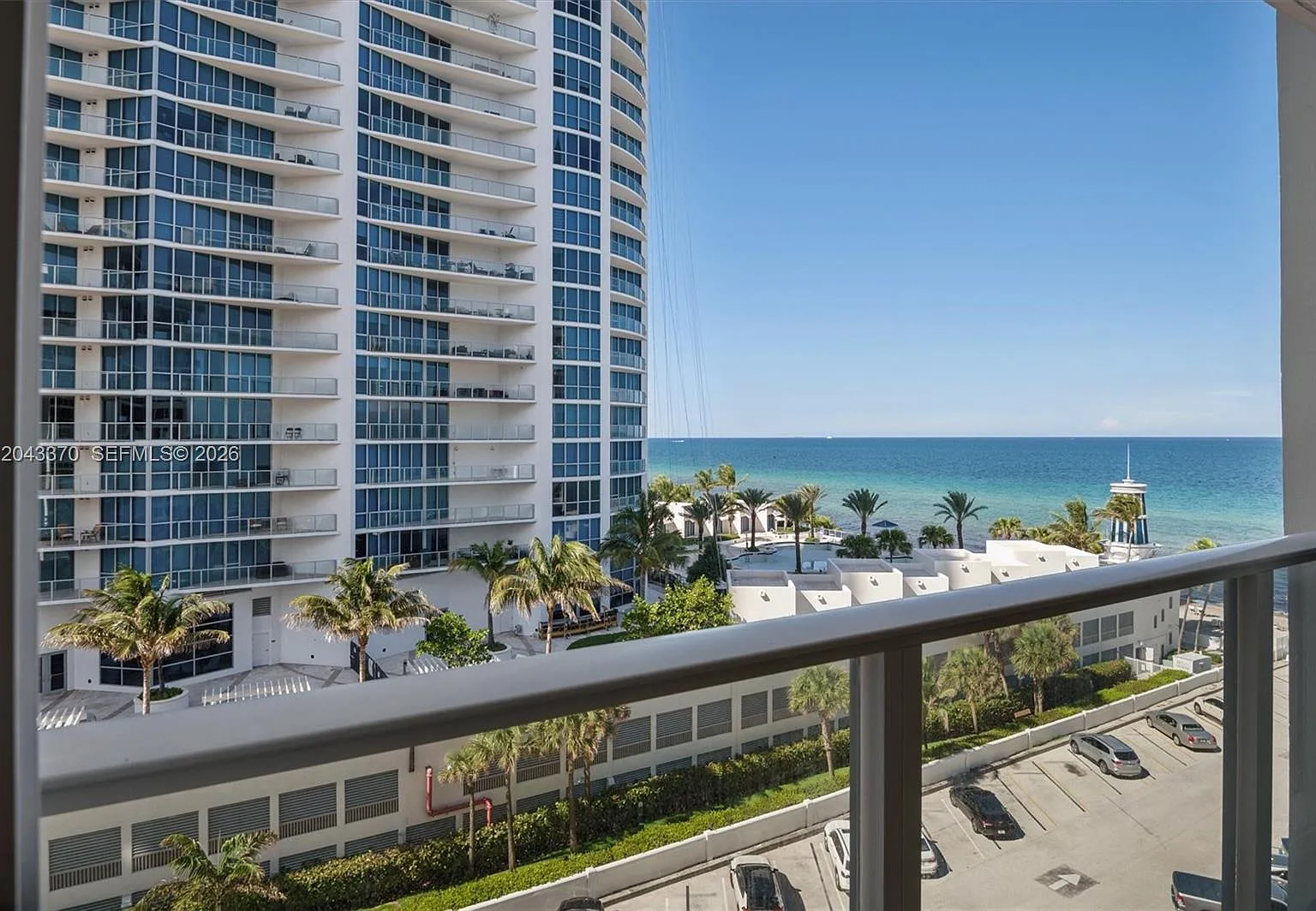 Alexander Towers Condo — Photo 1