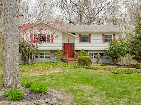 2nd image of 12 Nancy Dr