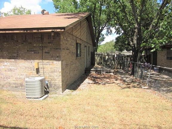 5th image of 418 Manuel Dr