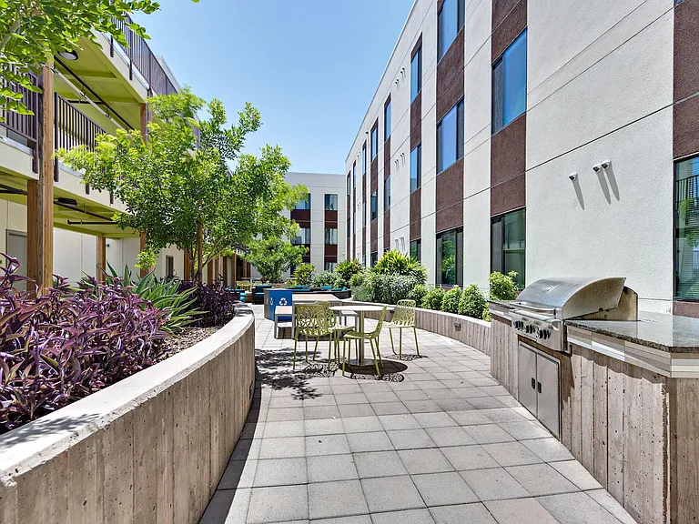 350 E Congress St — Photo 15