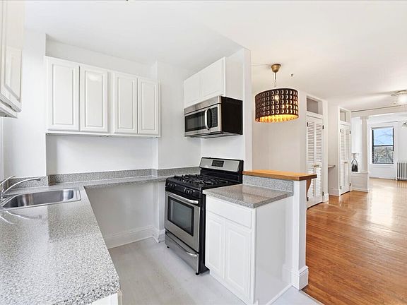 2nd image of 262 Barrow St #3