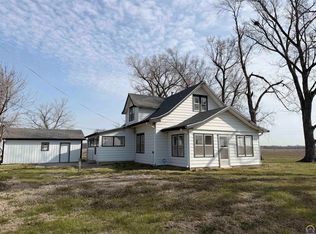 2910 21st St, Topeka, KS 66617