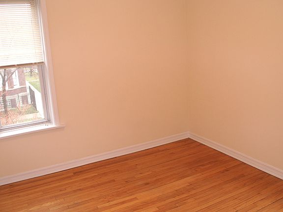2nd image of 3046 W Wellington Ave