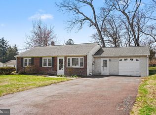 13 Perkiomen Ave, Schwenksville, PA 19473