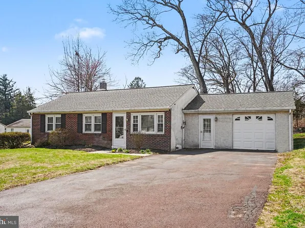 13 Perkiomen Ave, Schwenksville, PA 19473