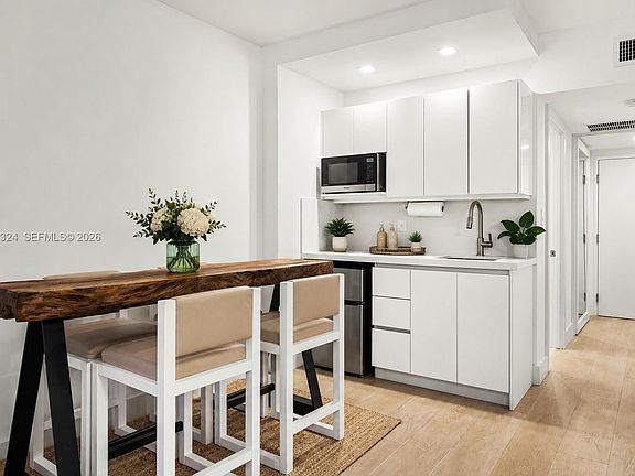 3rd image of 2301 Collins Ave APT 1128