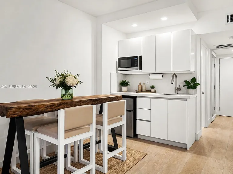 2301 Collins Ave #1128 — Photo 3