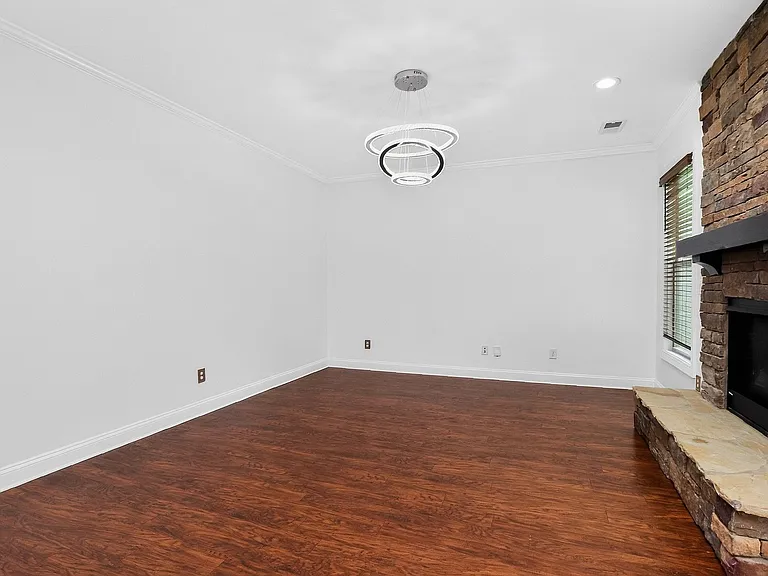 549 Daventry Ct — Photo 10