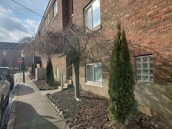 4th image of 3703 Woodland Ave APT 6