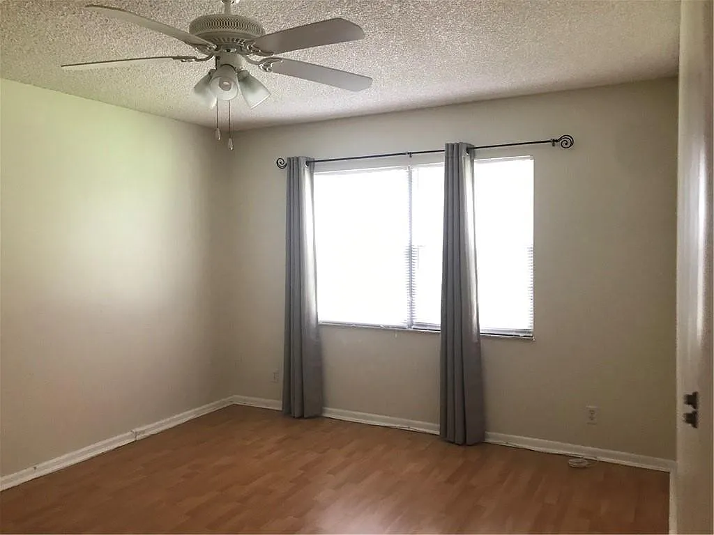 2 bed, 2.0 bath, 1192 sqft, $2,000 — Photo 3