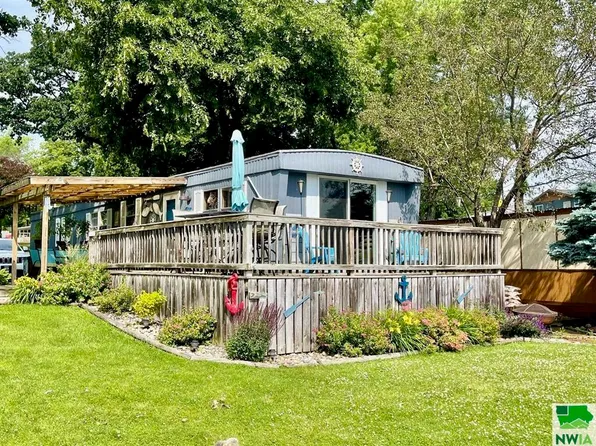 92 Rohr St #8, Arnolds Park, IA 51331