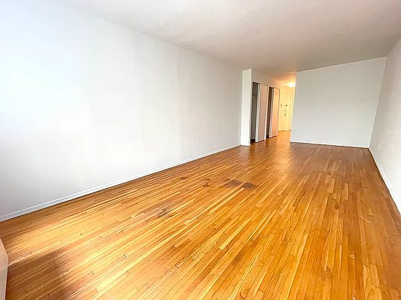 3rd image of 221 E 21st St APT Lc