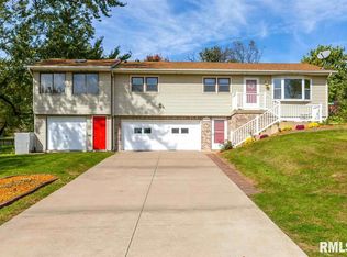 5740 Short St, Bettendorf, IA 52722