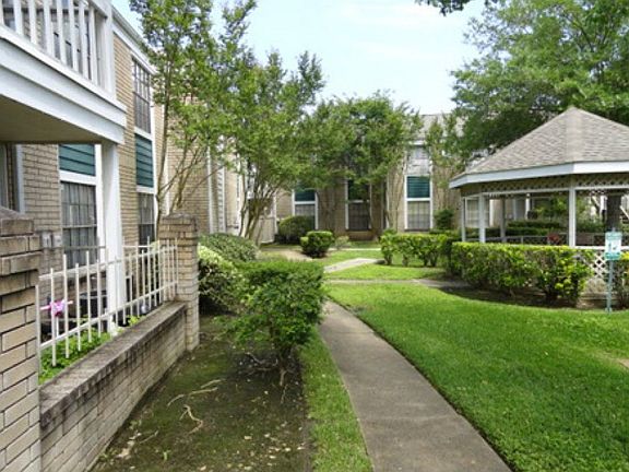5th image of 12660 Ashford Point Dr APT 406