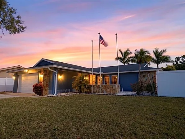 9407 Laura Anne Dr, Seminole, FL 33776