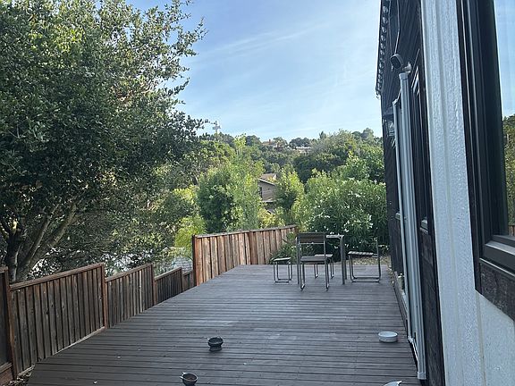 4th image of 735 Glenmere Way #B