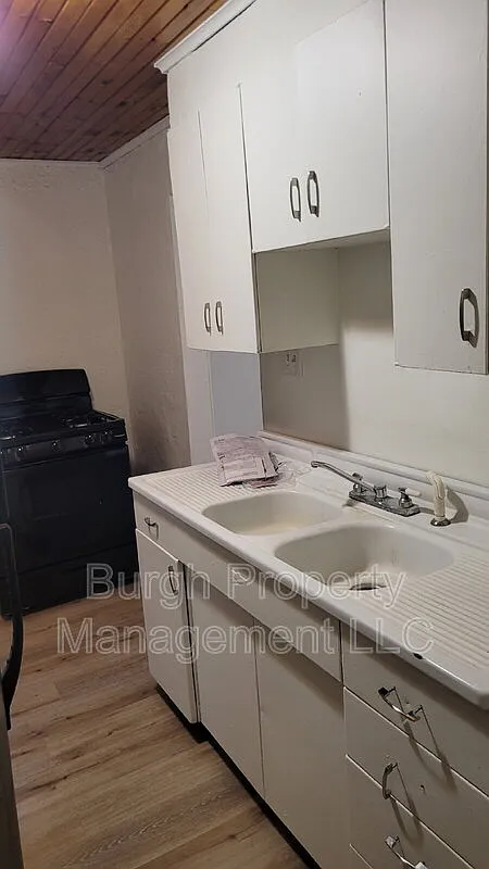 3 bed, 1.0 bath, 1252 sqft, $1,500 — Photo 3