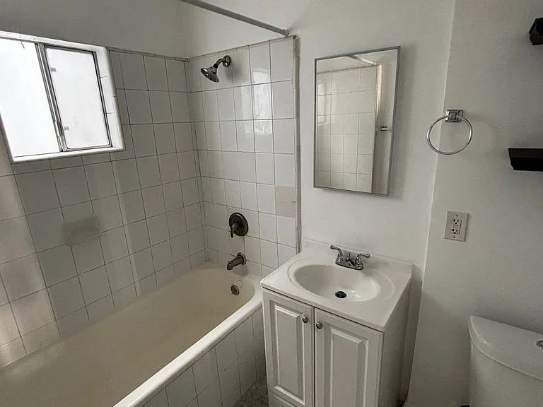1173 S Norton Ave — Photo 18