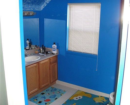 Upstairs full bathroom