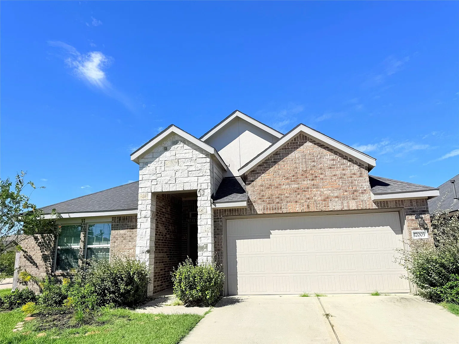 4 bed, 2.0 bath, 1924 sqft, $2,290 — Photo 1