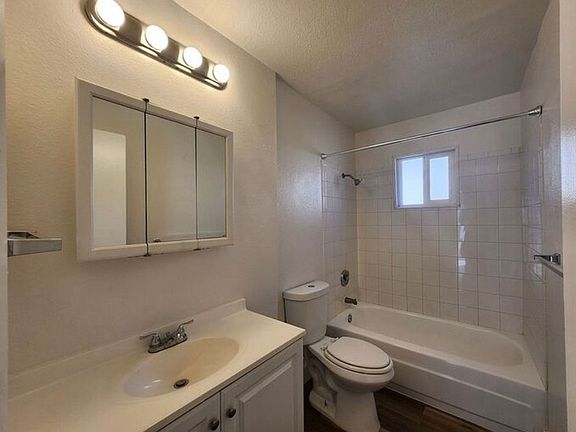 4th image of 4330 Loomis Ave #2