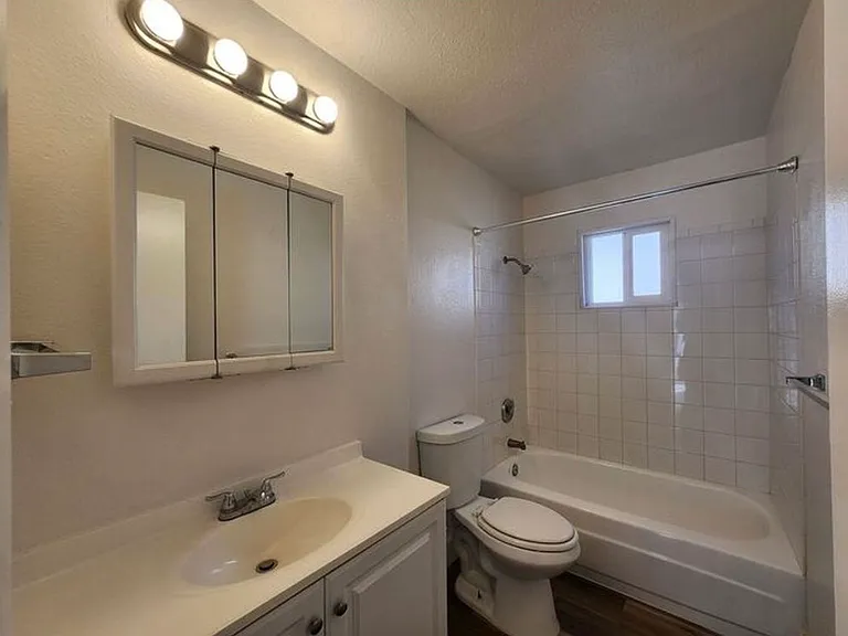 4330 Loomis Ave #2 — Photo 4
