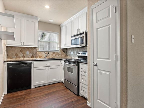 5th image of 1417 April Villas #A