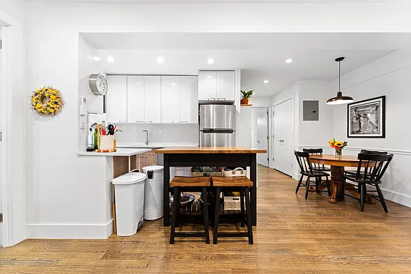 Rented by BMB Living Inc | media 37