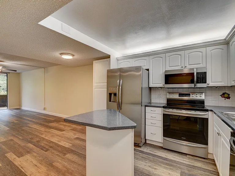 890 N Federal Hwy #103 — Photo 2