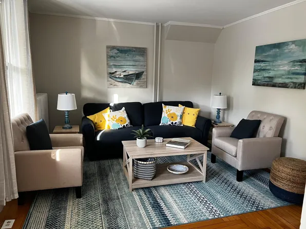 39 Webster St, Newport, RI 02840