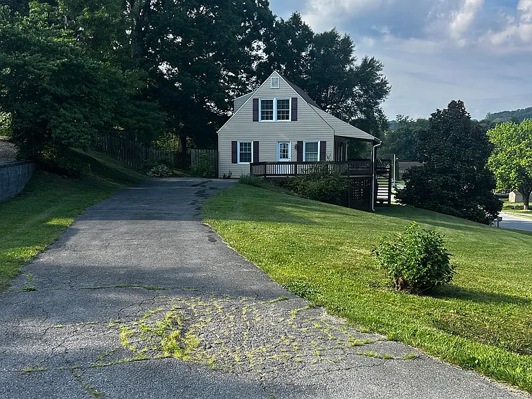 Lyle Ln — Photo 29