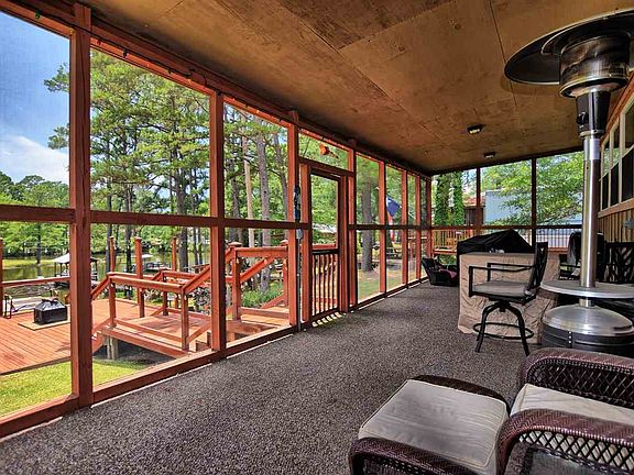 3rd image of 125 Lakeview