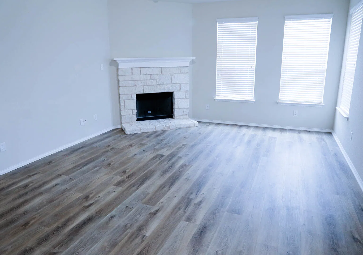 5 bed, 3.5 bath, 4007 sqft, $3,400 — Photo 4