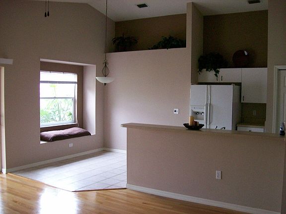 Hardwood, Tile and Carpet Throughout