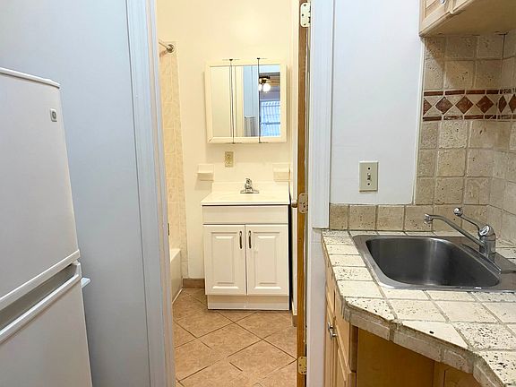3rd image of 256 W 93rd St #F