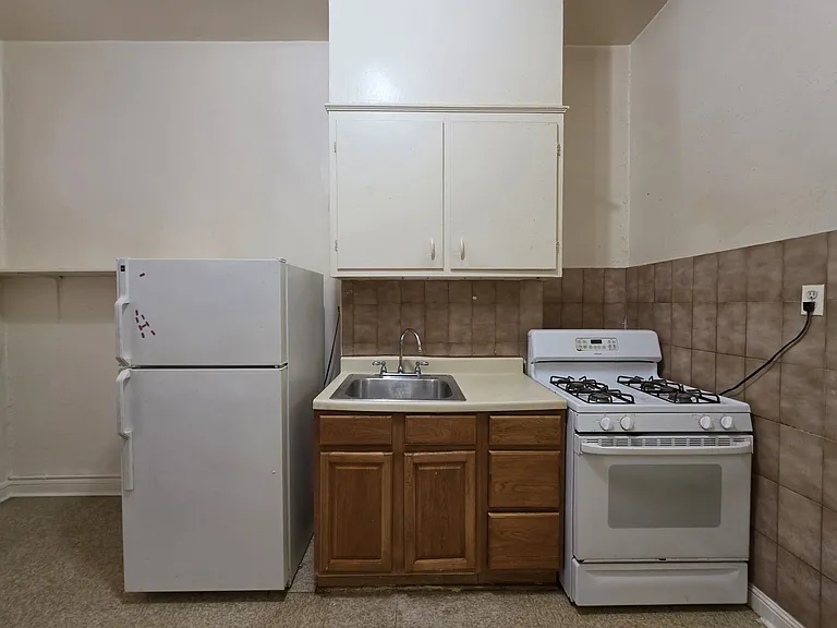 466 Wayne St #5 — Photo 5