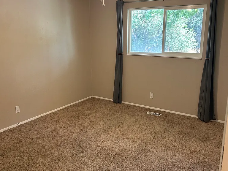 368 Weaver Ln — Photo 5